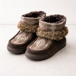 Manitobah Mukluks Women's 9 Brown Faux Fur Cuff Winter Ankle Boots